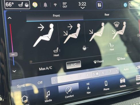 Used 2024 Chrysler Pacifica Select image 22