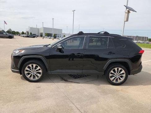 Used 2021 Toyota RAV4 XLE Premium FWD image 8