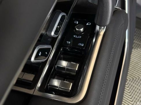 Certified 2025 Land Rover Range Rover SE image 27