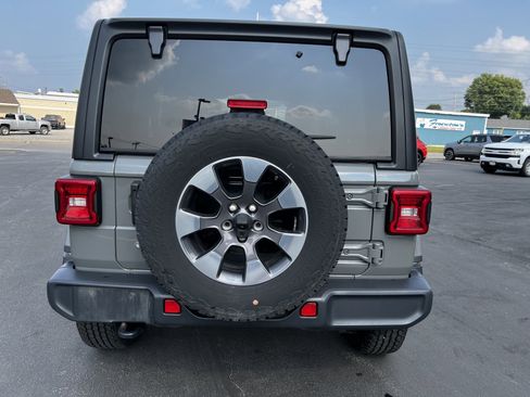 Used 2018 Jeep Wrangler Unlimited Sahara image 4