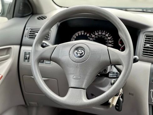 Used 2005 Toyota Corolla LE image 32