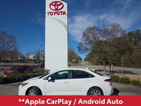 Used 2025 Toyota Corolla LE image 3
