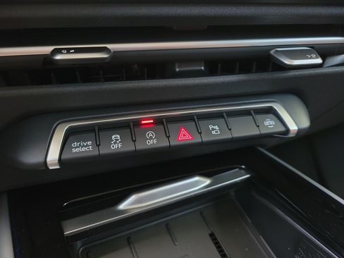 New 2026 Audi Q3 quattro 2.0T AWD/4WD image 26