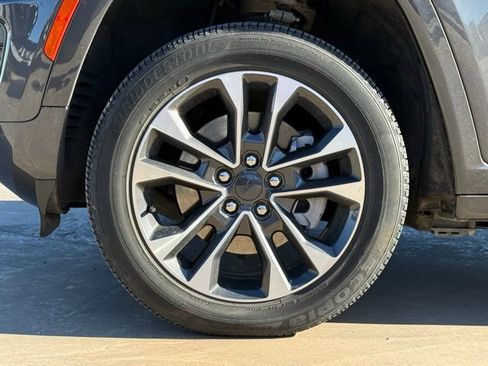 Used 2022 Jeep Grand Cherokee Overland image 9