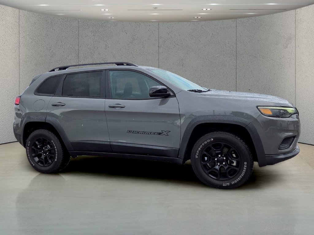 Used 2022 Jeep Cherokee Latitude w/ Trailer Tow Group AWD/4WD image 3