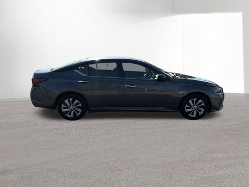 Used 2025 Nissan Altima 2.5 S FWD image 27