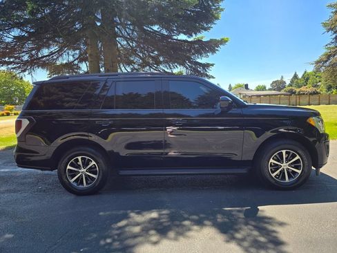 Used 2018 Ford Expedition XLT AWD/4WD image 7