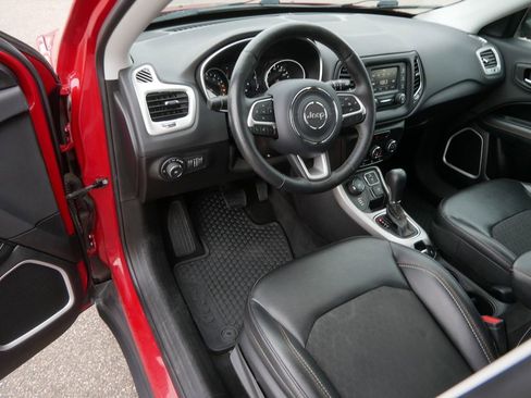 Used 2018 Jeep Compass Latitude w/ Cold Weather Group AWD/4WD image 10