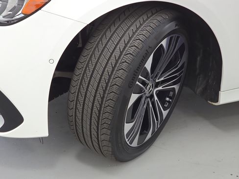 Used 2025 Mercedes-Benz E 350 Sedan image 33