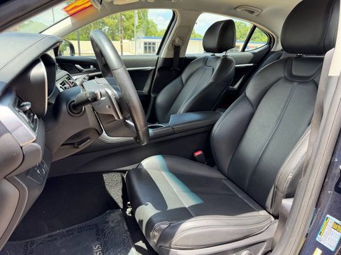Used 2019 Genesis G70 2.0T Advanced RWD image 10