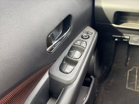 Used 2024 Nissan Kicks SR image 11