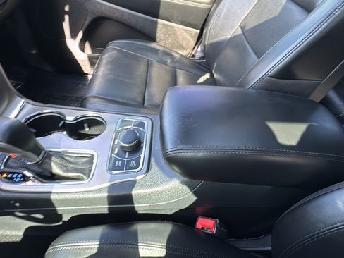 Used 2020 Jeep Grand Cherokee Limited w/ Luxury Group II AWD/4WD image 26