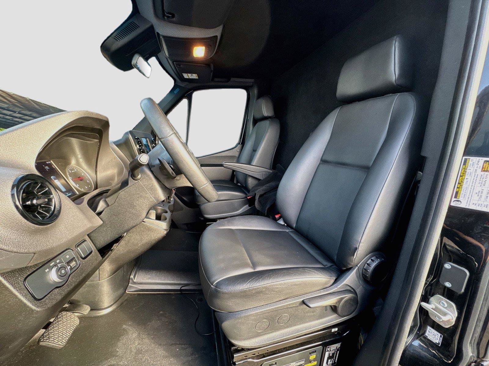 Used 2022 Mercedes-Benz Sprinter 2500 image 9