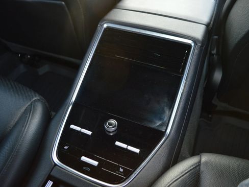 Used 2018 Porsche Panamera 4S image 28