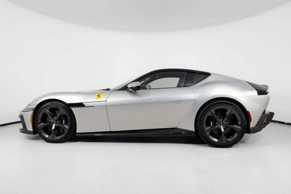 Used 2025 Ferrari 12Cilindri RWD image 3