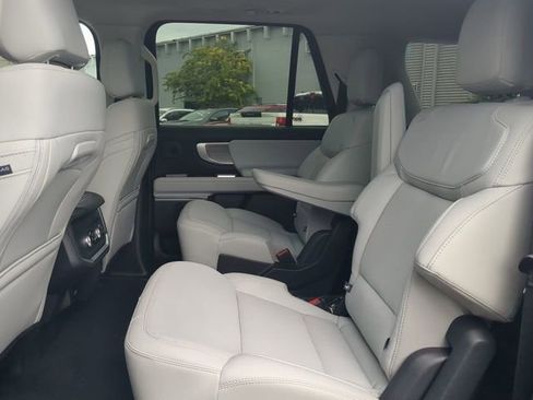 New 2025 Ford Expedition Max Platinum w/ Driver's Package image 4