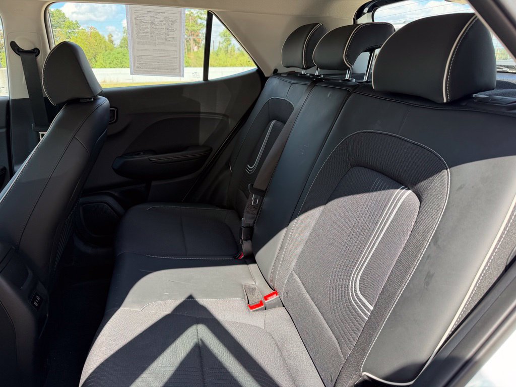 Certified 2025 Hyundai Venue Limited FWD image 14
