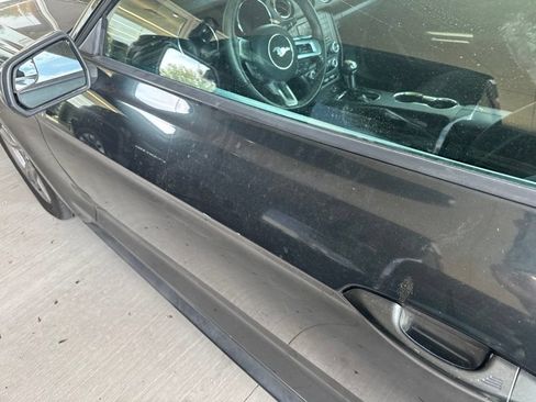 Used 2015 Ford Mustang Convertible RWD image 8