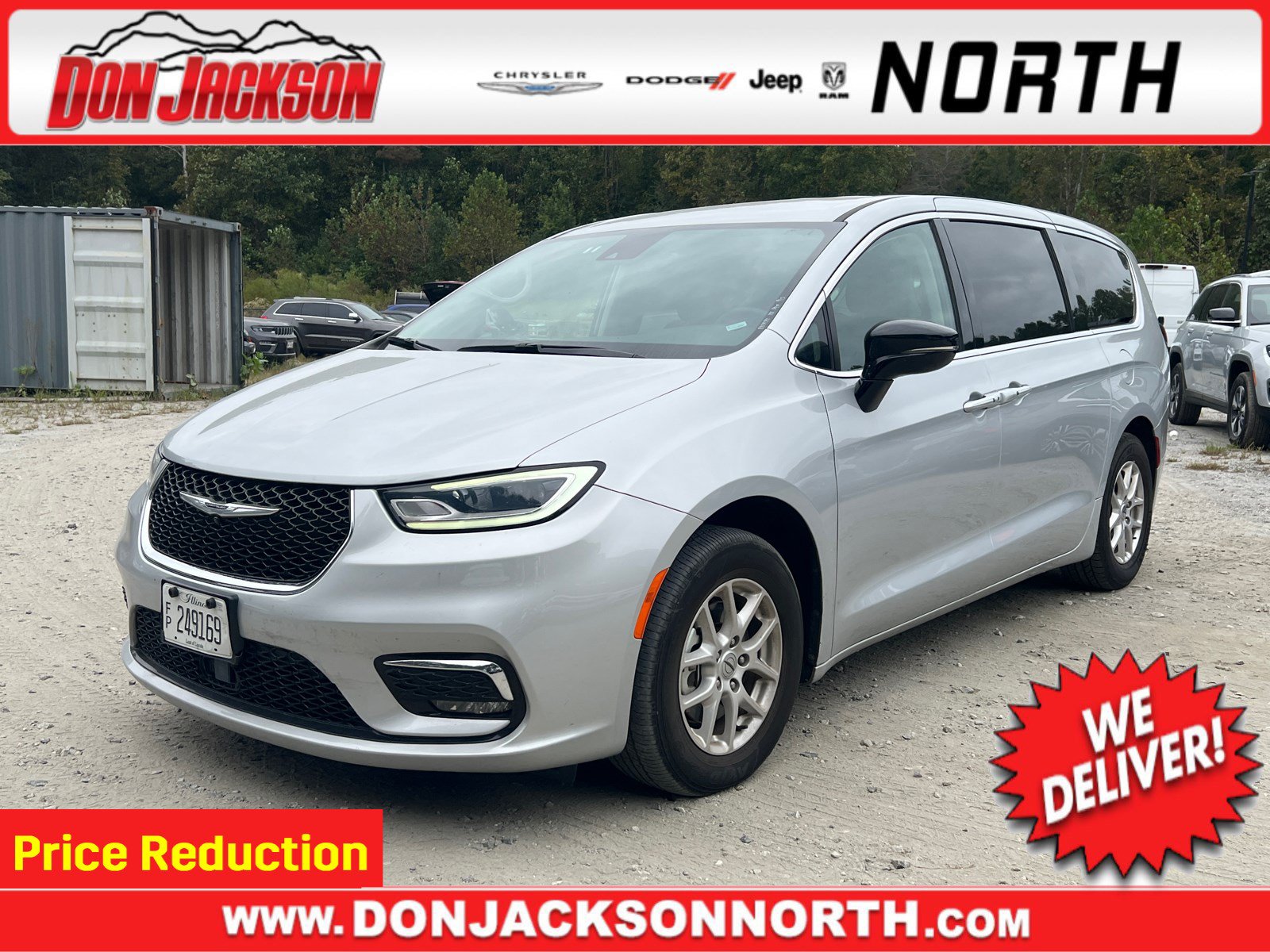 Used 2024 Chrysler Pacifica Touring-L FWD image 1