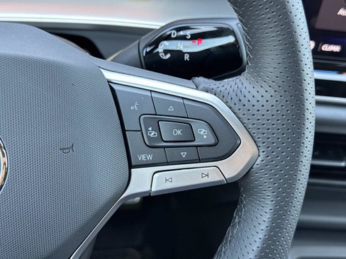 New 2026 Volkswagen Tiguan SE R-Line FWD image 12