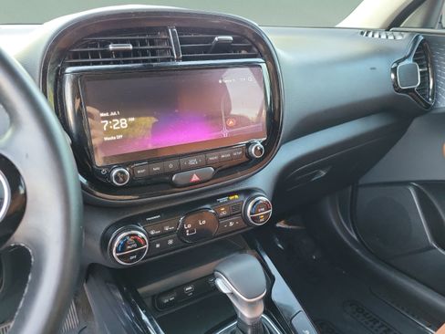 Certified 2024 Kia Soul EX w/ Option Group 015 FWD image 24