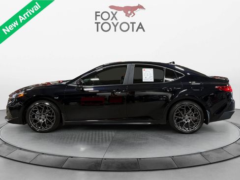 Used 2025 Toyota Camry SE image 3