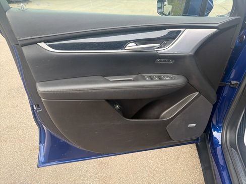 Used 2025 Cadillac XT5 Premium Luxury image 12