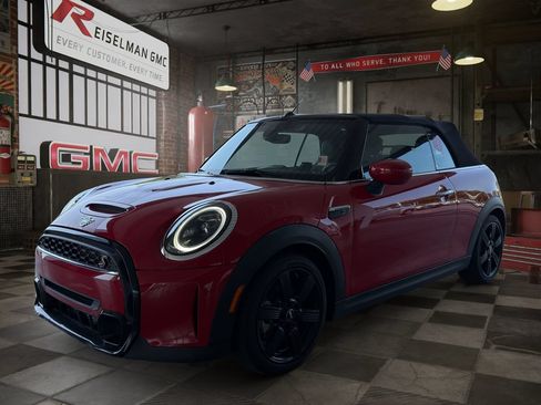 Used 2024 MINI Cooper S FWD image 1