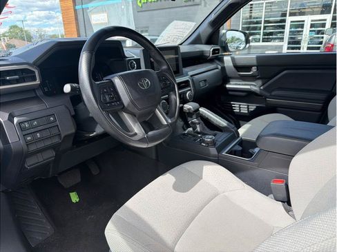 Used 2025 Toyota 4Runner SR5 AWD/4WD image 2