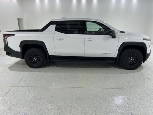 New 2025 Chevrolet Silverado EV LT image 6