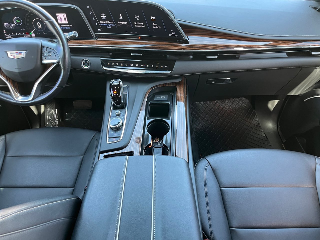 Used 2021 Cadillac Escalade Luxury w/ LPO, Illumination Package RWD image 14