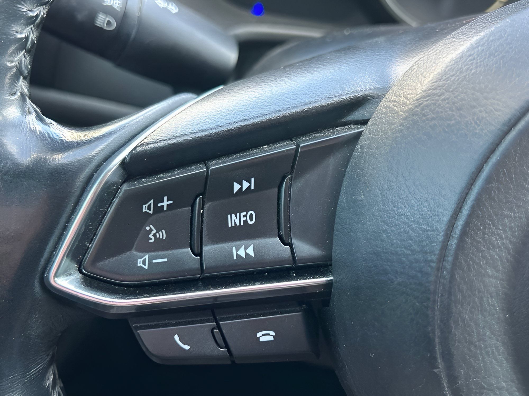 Used 2017 MAZDA MAZDA3 Touring FWD image 22