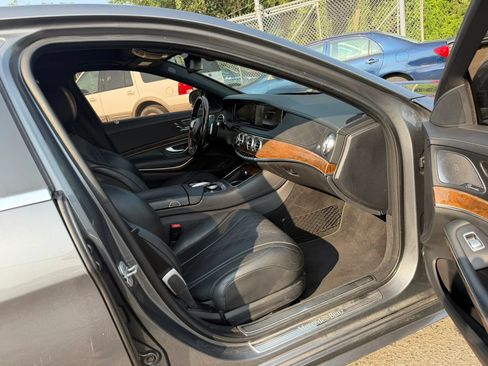 Used 2017 Mercedes-Benz S 550 4MATIC Sedan image 25