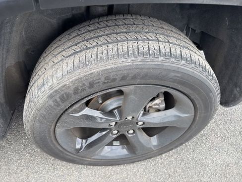 Used 2022 Jeep Grand Cherokee Altitude image 4