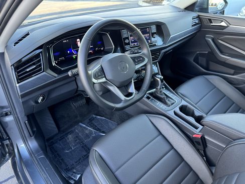 Certified 2024 Volkswagen Jetta SE w/ Panoramic Sunroof Package image 16