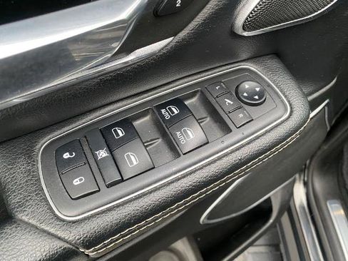 Used 2019 RAM 1500 Laramie image 13