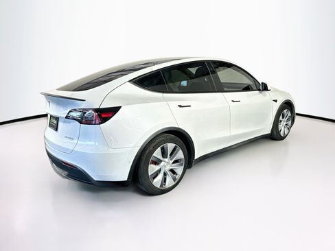 Used 2022 Tesla Model Y Performance AWD/4WD image 9