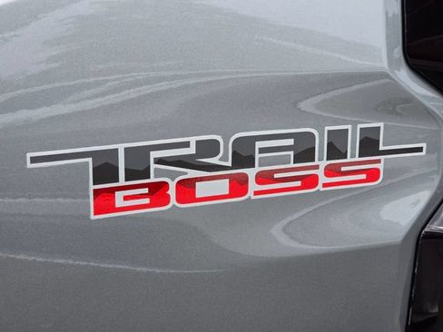 Used 2024 Chevrolet Colorado Trail Boss w/ Technology Package AWD/4WD image 28
