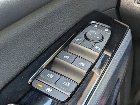 New 2025 Nissan Pathfinder SL w/ Black Appearance Package image 25