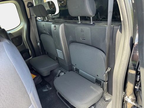 Used 2023 Nissan Frontier SV w/ Technology Package RWD image 11