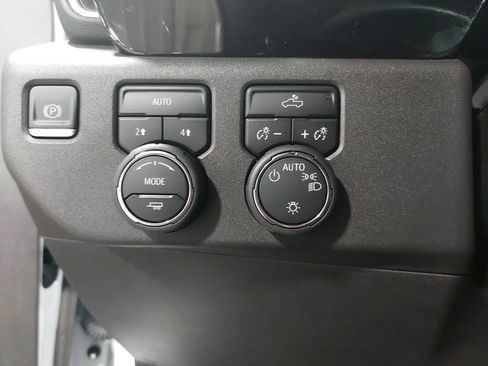 Used 2024 Chevrolet Silverado 1500 LT AWD/4WD image 26