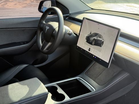 Used 2022 Tesla Model Y Performance image 13