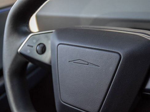 Used 2024 Tesla Cybertruck AWD Crew Cab image 27