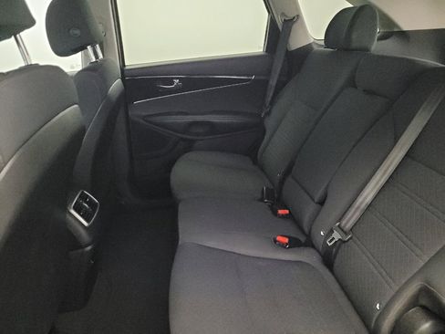 Used 2017 Kia Sorento L image 18