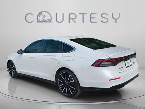 Used 2024 Honda Accord Touring image 5