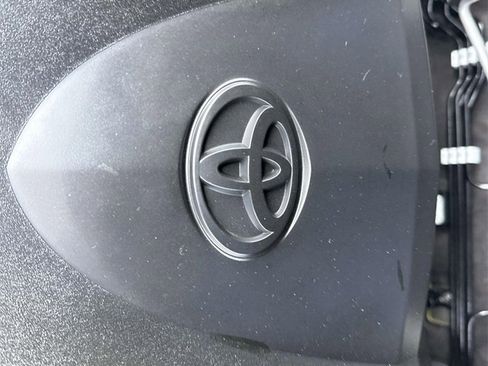 Used 2022 Toyota Venza LE image 24
