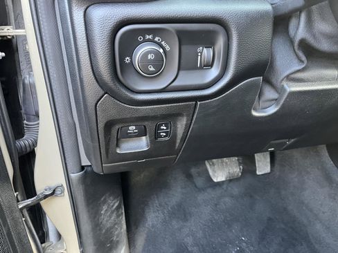 Used 2020 RAM 1500 Big Horn w/ Built-to-serve Edition image 33