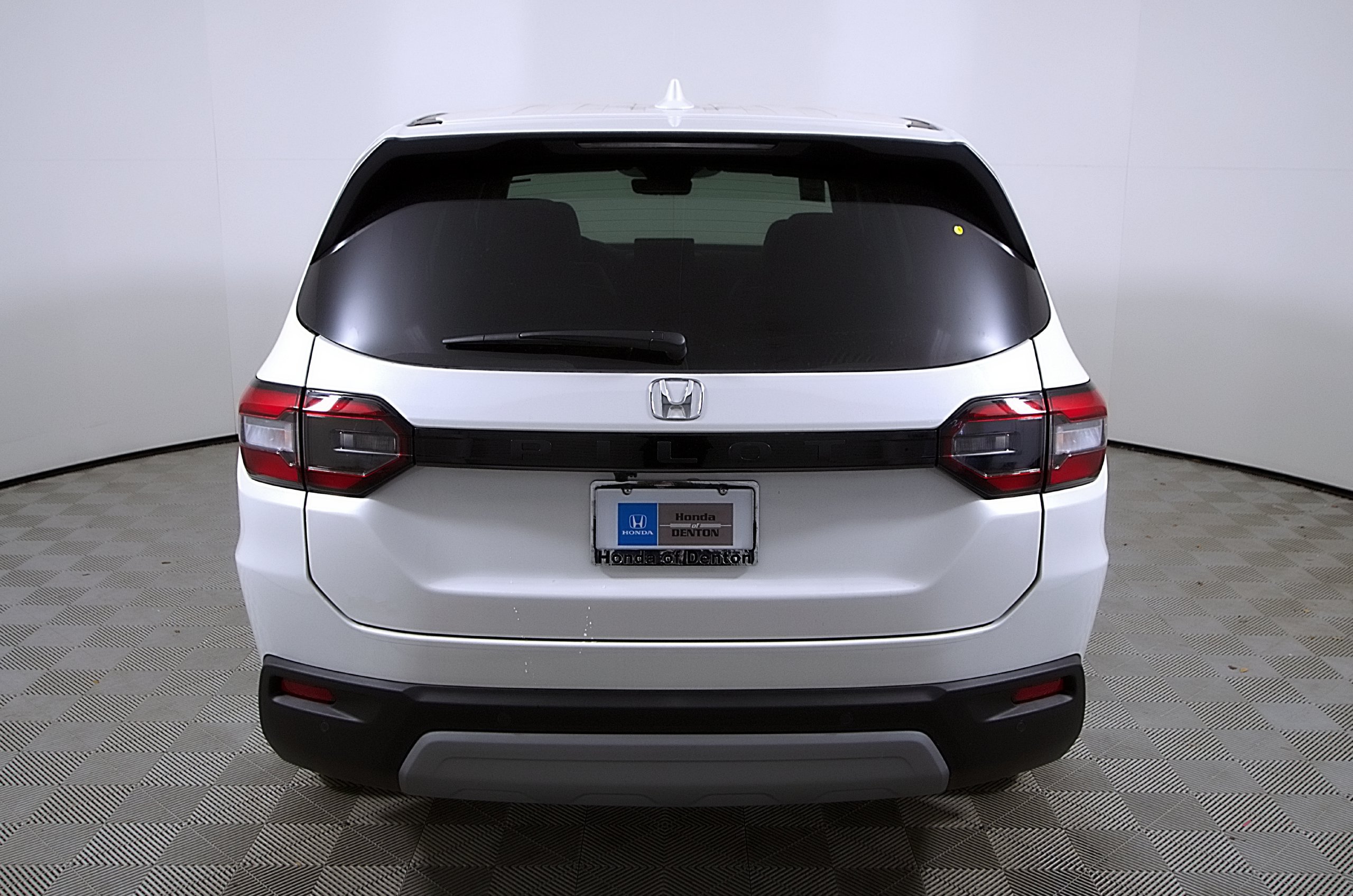 Used 2025 Honda Pilot EX-L image 8