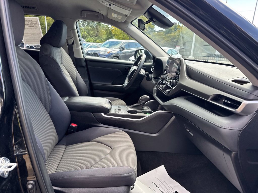 Used 2023 Toyota Highlander L FWD image 35