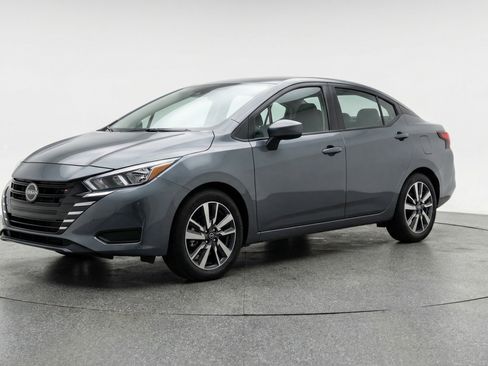 Used 2025 Nissan Versa SV image 3